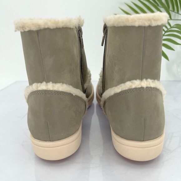 Clarks Cloudsteppers Boots Women 9 M Faux Fur Flat Winter Snow Shoes Zip Up - Picture 6 of 13
